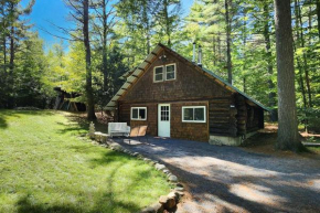 Cozy Elizabethtown Cabin with Fire Pit!